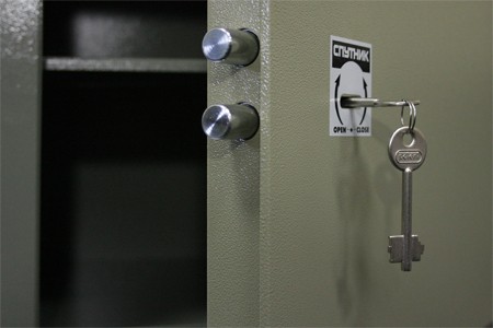 Офисный сейф Спутник Р-081н