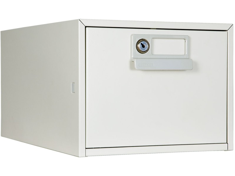 Металлический шкаф с замком Bisley FCB-15L (130L)